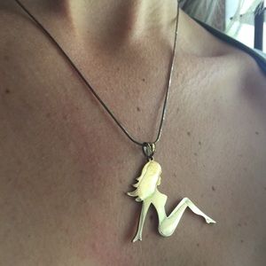 MUDFLAP GIRL charm with necklace